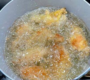picture of turkey frying in groundnut oil
