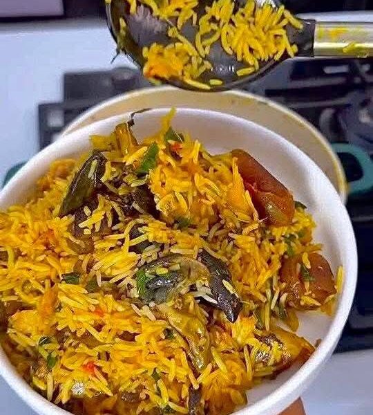 feature image for how to cook red oil rice