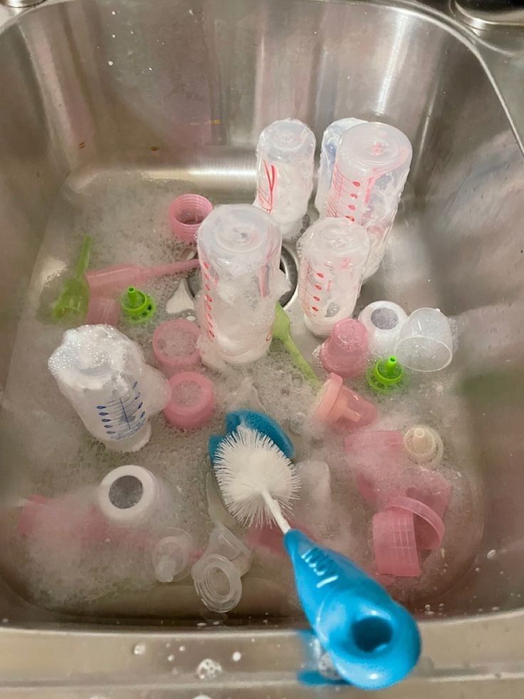 WASHING THE BABY'S BOTTLE AGAINST THE NEXT DAY