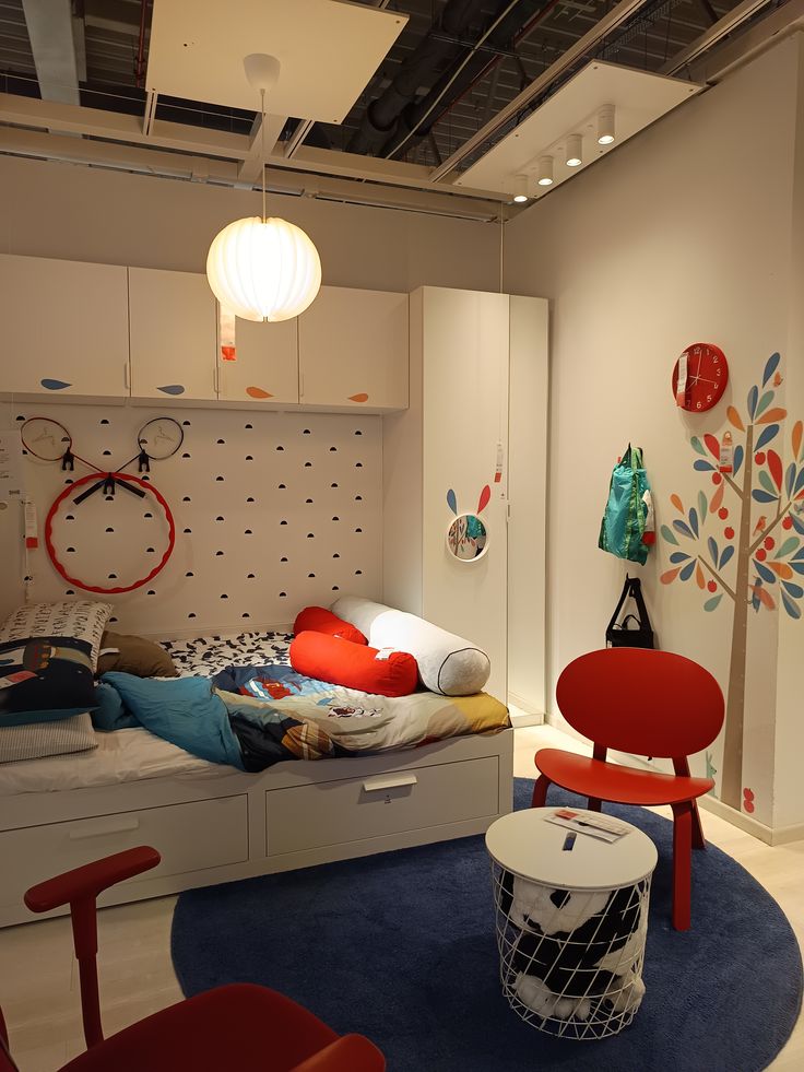 Let Your Child Help Organize the Room
