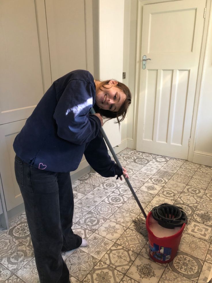 Tidy Up After Guests Leave Without Exhausting Yourself